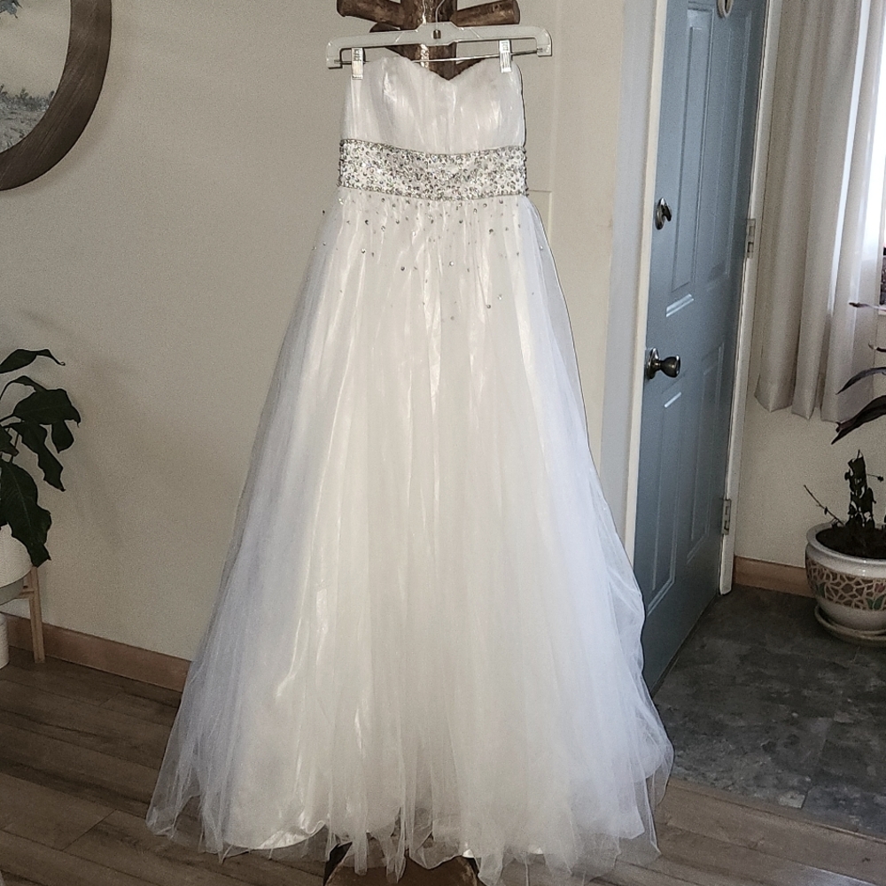 Sean Collection wedding gown. 8